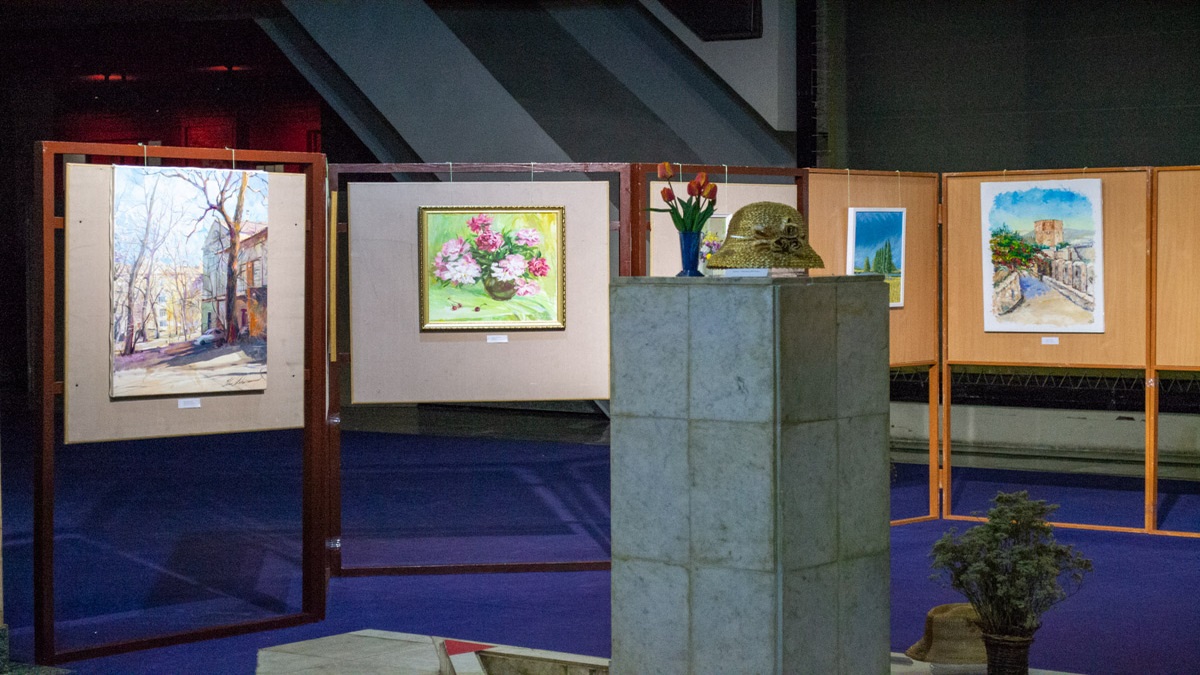 В музеї історії Кам’янського відкрилась художня виставка “Весняні етюди”
