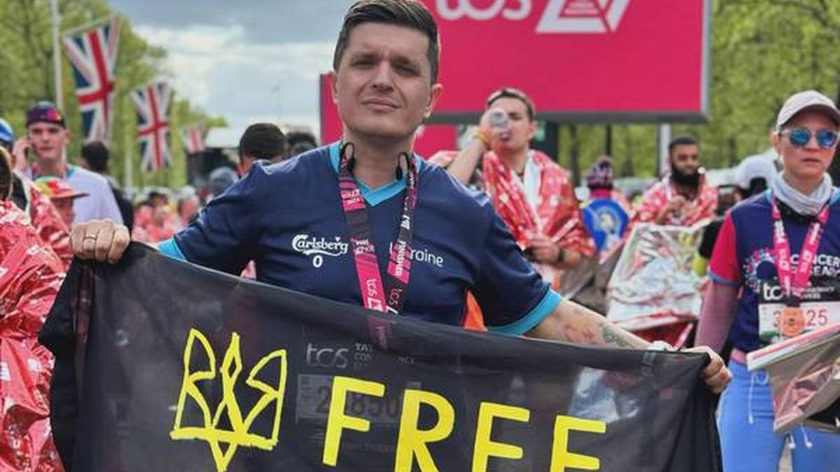 Популярний телеведучий пробіг Лондонський марафон на підтримку українських військовополонених