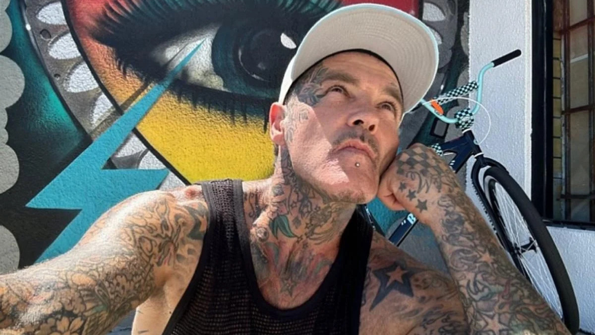 49-летнего Сета Бинзера, лидера Crazy Town, нашли мертвым в его доме