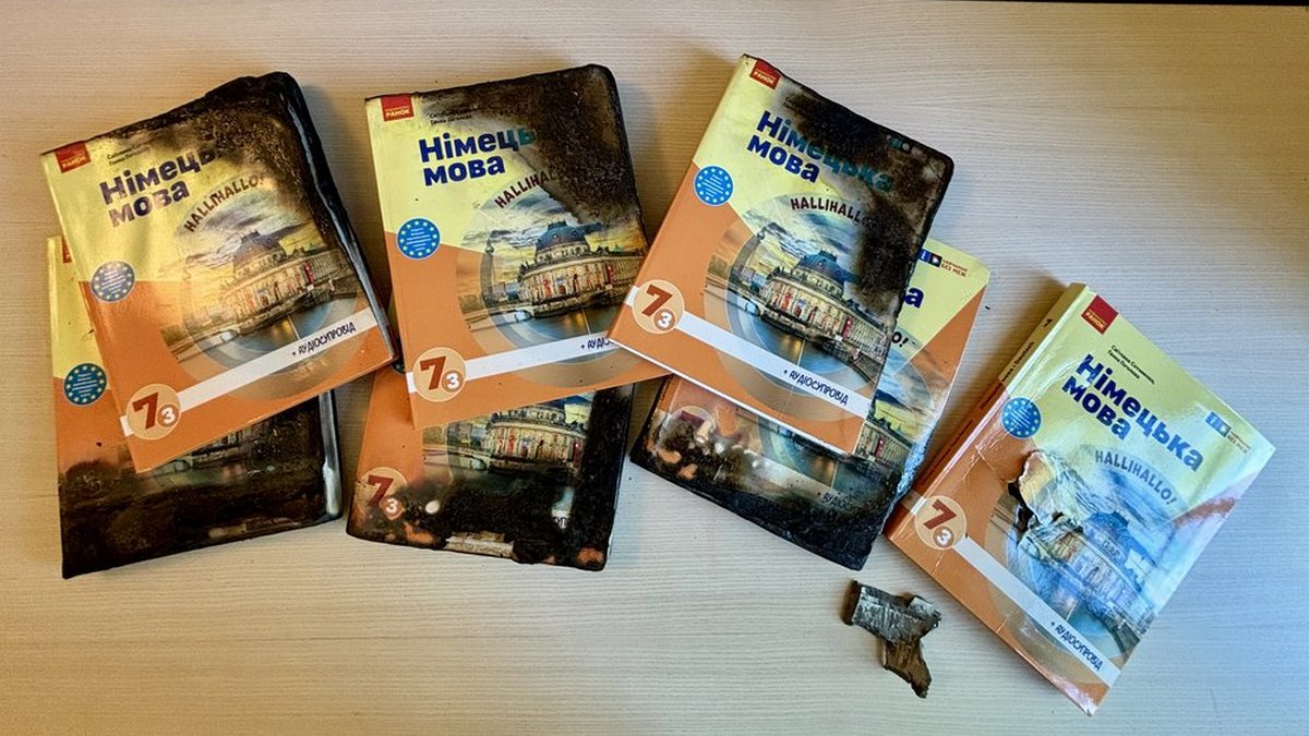 Виставку обгорілих книжок зі знищеної росіянами харківської друкарні покажуть у Стокгольмі