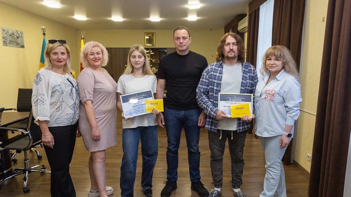 Мер Кам’янського привітав юну художницю Катерину Баглай з перемогою на престижному всеукраїнському конкурсі