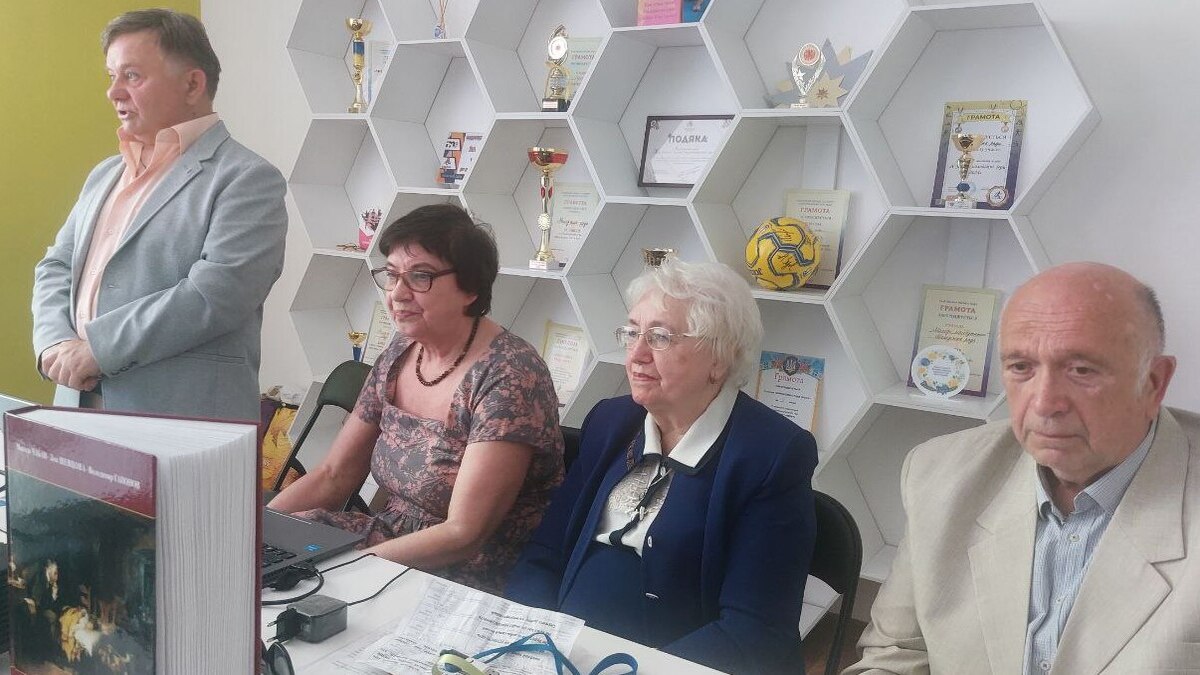 У Кам’янському успішно відбулася презентація книги “З любов’ю і самозреченням. Нариси про лікарів Придніпров’я ХІХ – першої половини XX століть”