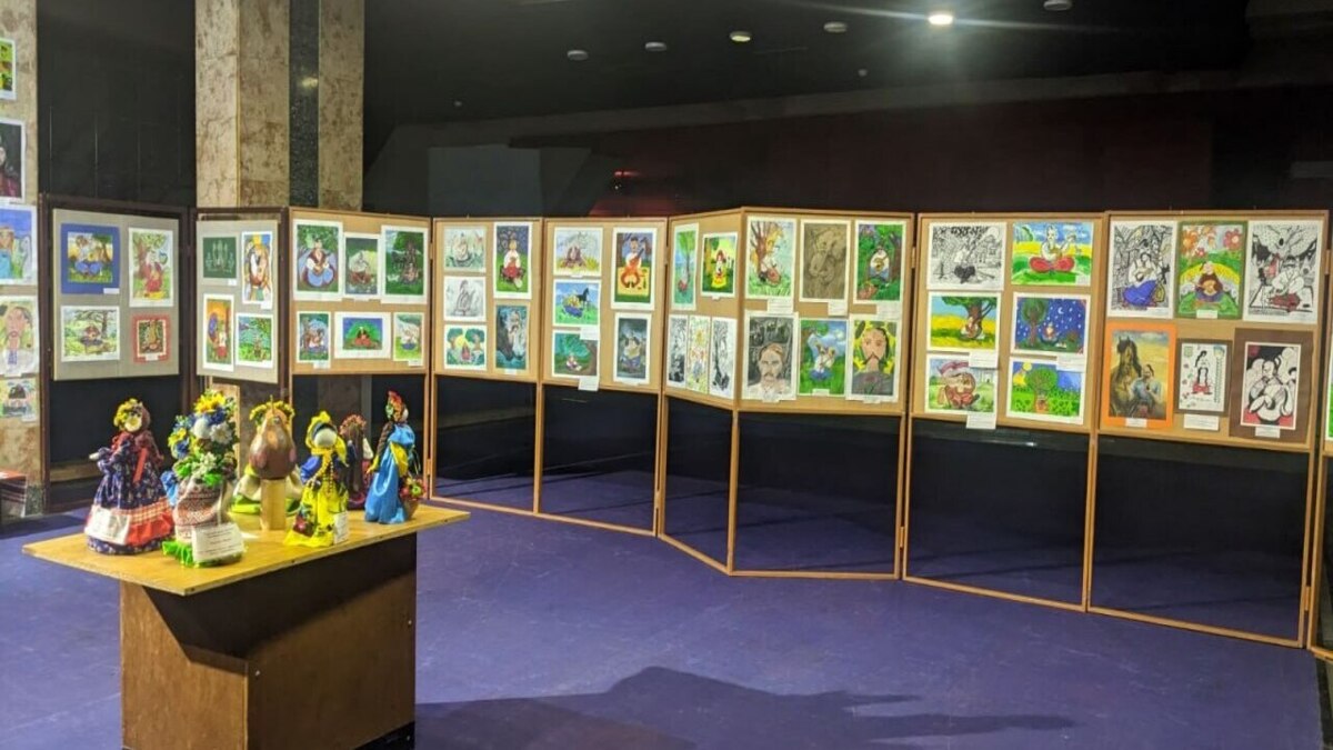 Виставка дитячої творчості “Козак Мамай та його пісня” в Музеї історії Кам’янського