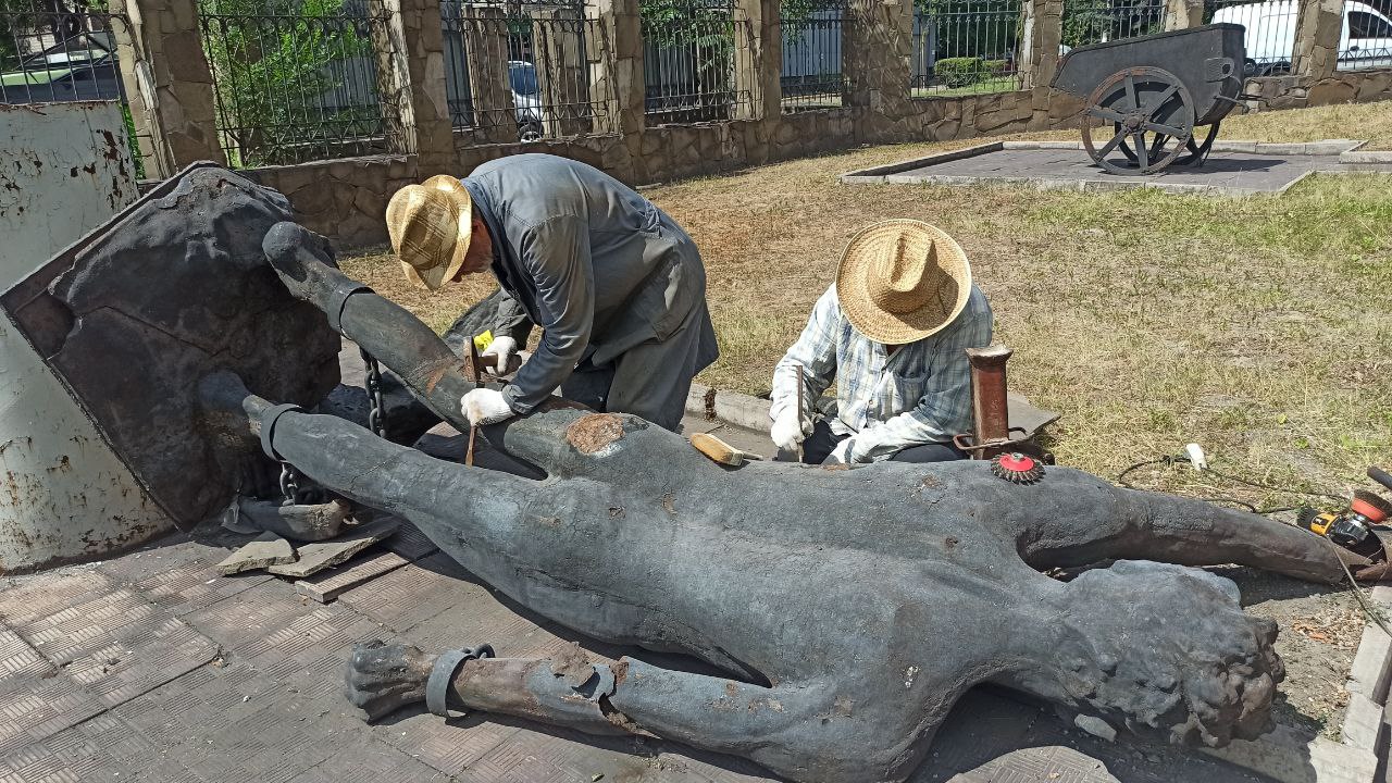 У Кам’янському розпочалися роботи по реставрації пам’ятника “Прометей”