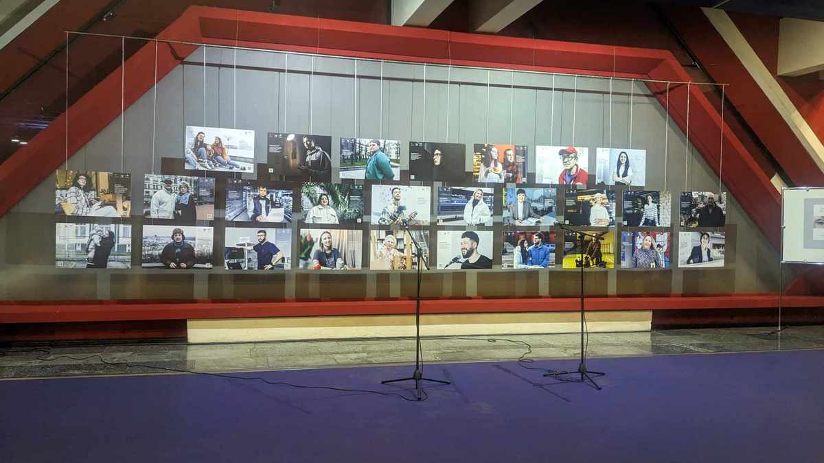 В Музеї Кам’янського відкрилась фотовиставка “Портрети Маріуполя: Історії, які надихають”