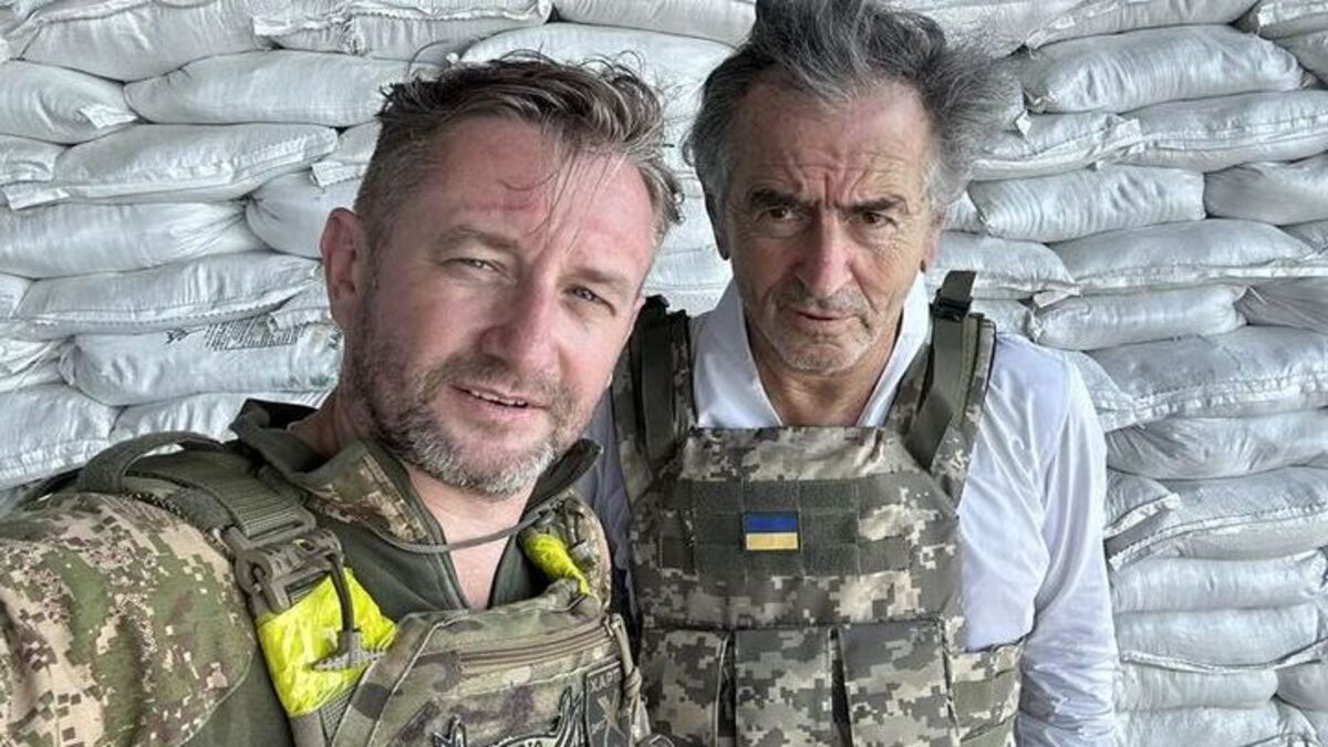 Сергій Жадан на передовій зустрівся з французьким режисером Бернаром-Анрі Леві