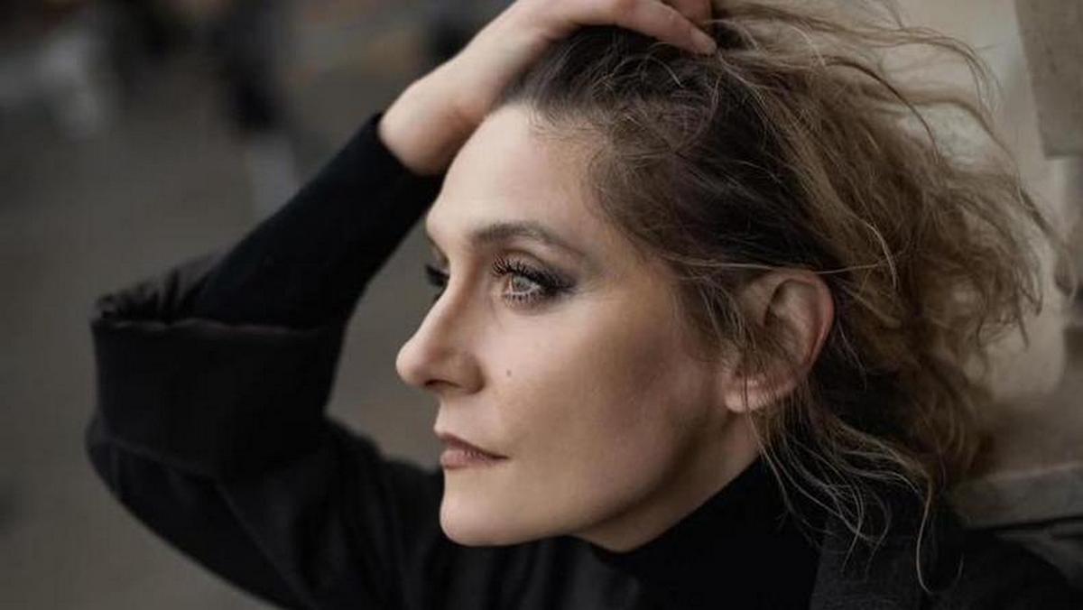 Актриса Екатерина Кистень показала разрушенную российской ракетой квартиру своего отца