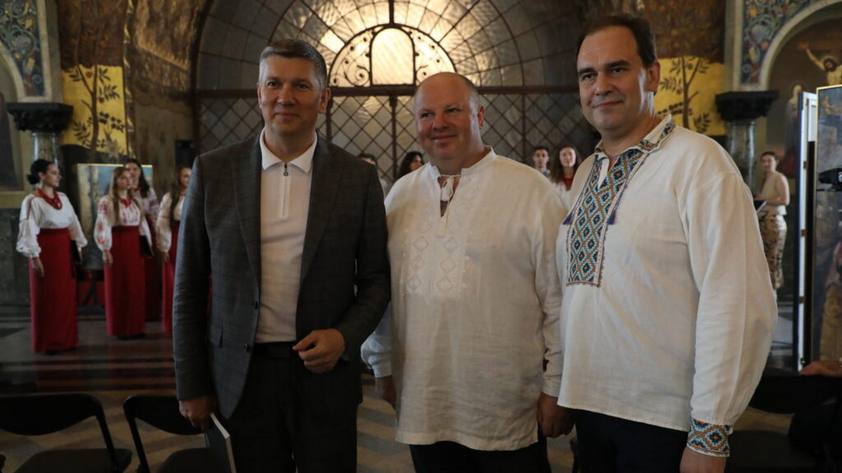 В Києві презентували унікальний мистецький проєкт народного художника Володимира Козюка “Молитва за Україну”