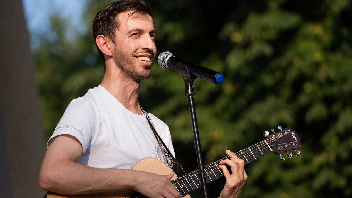 Український молдаванин Іван Люлєнов приєднався до співака Козака Сіромахи у його турі по селах України