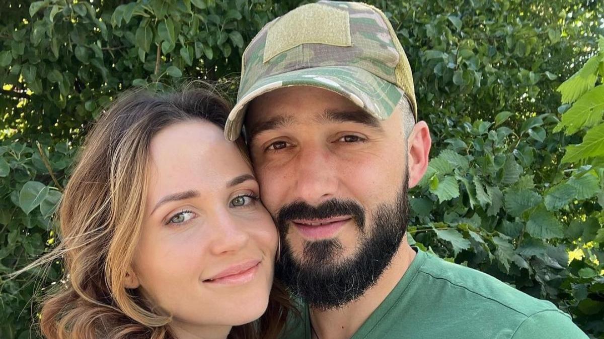 Шампанське з фронту: актор та військовий  Андрій Федінчик вразив дружину незвичним подарунком