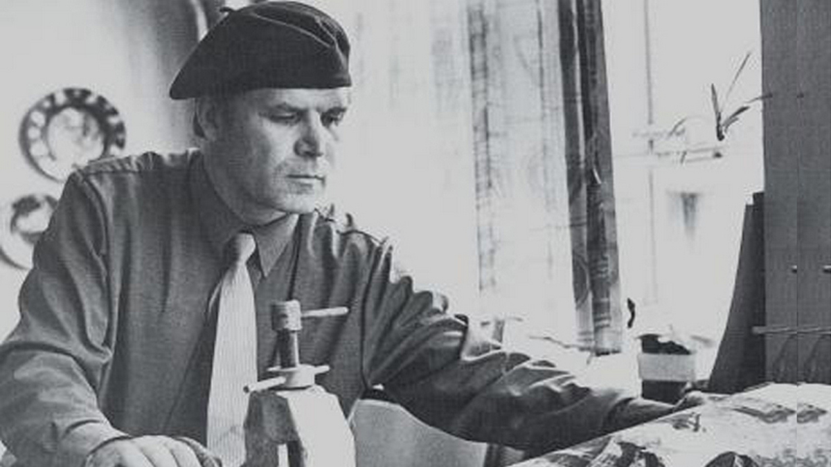 У Дніпрі відкрили виставку картин на честь відомого земляка