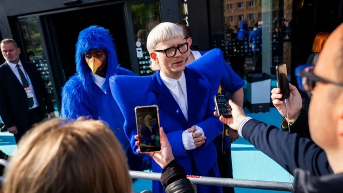 Розслідування проти співака з Нідерландів, якого дискваліфікували на Євробаченні, припинили через брак доказів