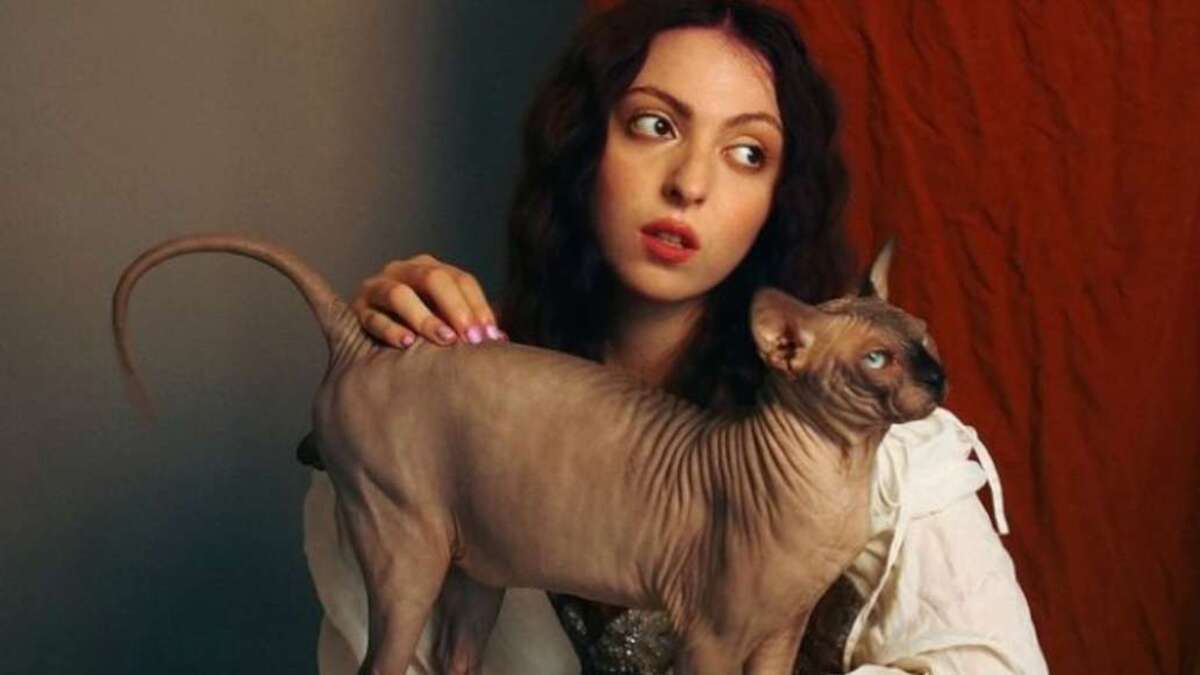 Донька Олі Полякової випустила першу пісню “Шрами” і несподівано була госпіталізована