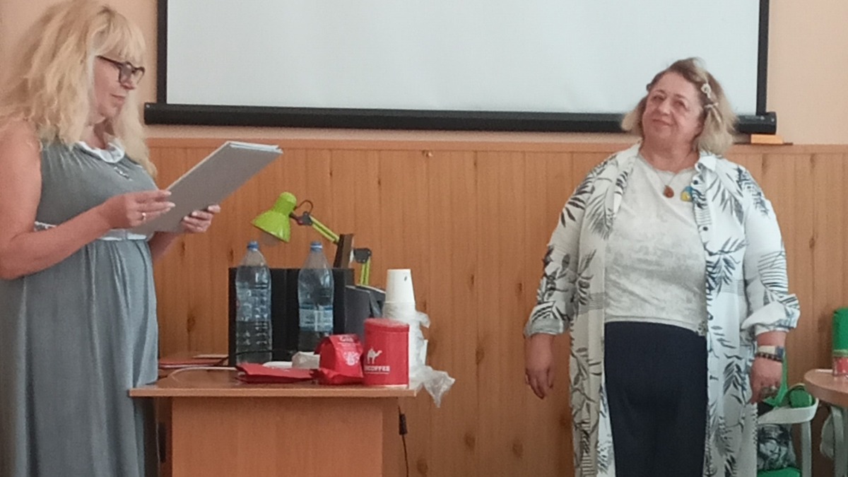 Галина Кулага представила осінню виставку у бібліотеці Кам’янського