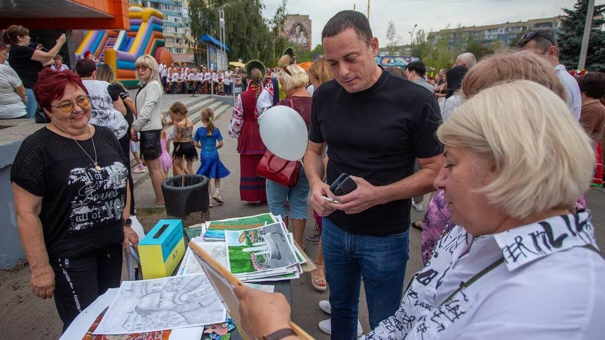 Кам’янське об’єдналося на мистецькому марафоні задля підтримки ЗСУ