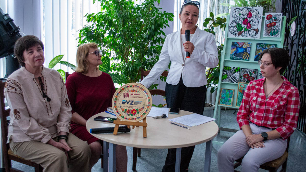 У Кам’янському презентували спільний грантовий проєкт бібліотеки на Шевченка та ГО “Івент простір”, орієнтований на допомогу людям літнього віку