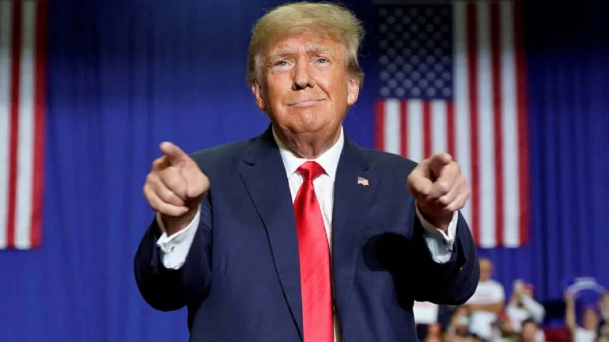 Американські знаменитості “накинулись” на Трампа за його образливі слова в адресу співачки Тейлор Свіфт