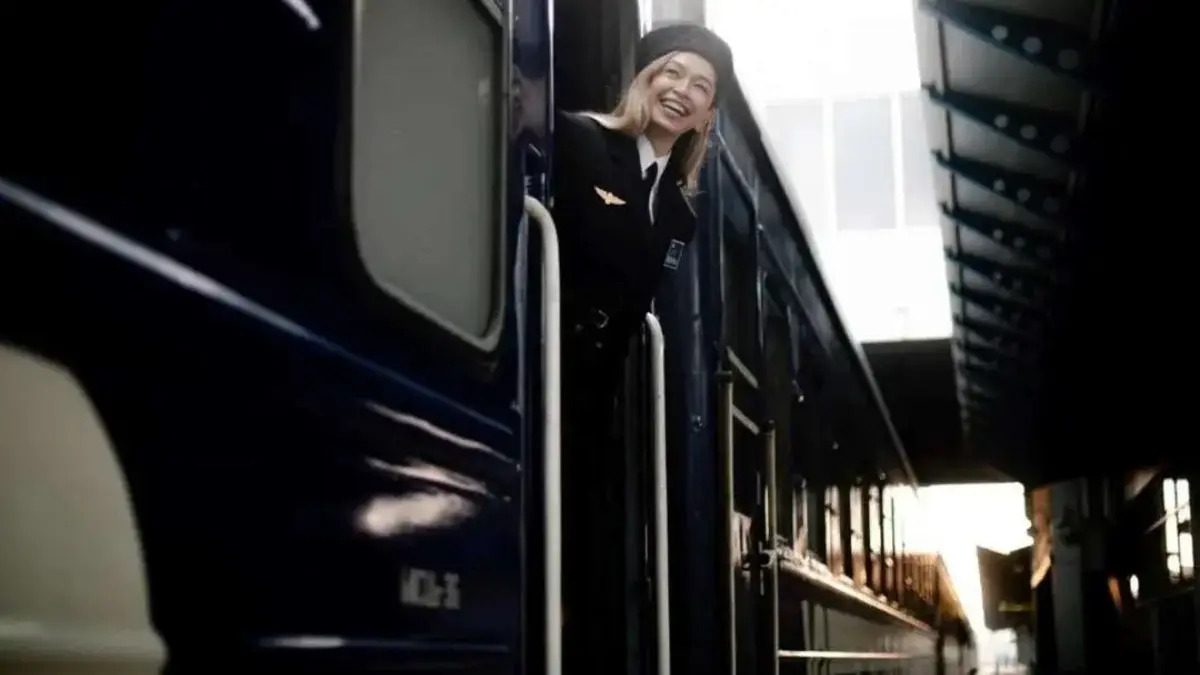 Замість сцени — вагон: Віра Брежнєва здійснила мрію, ставши провідницею