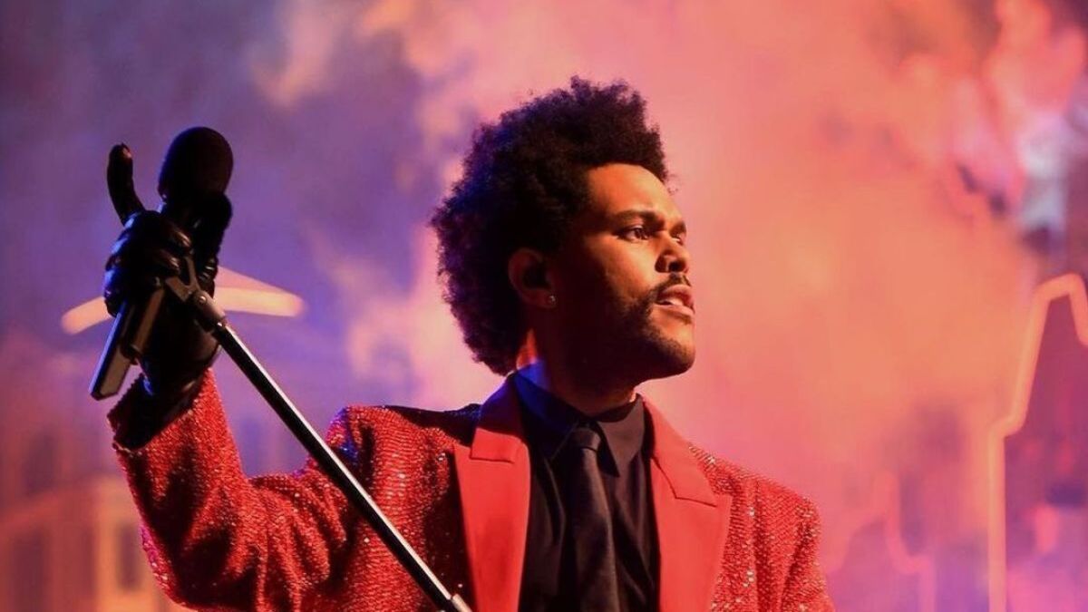 Активіст прорвався до The Weeknd на сцені з гаслом “Звільніть Україну”: відео моменту