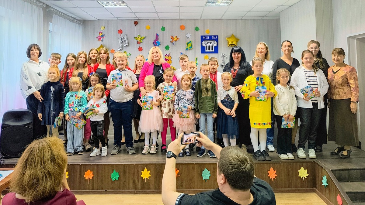 Перший крок у світ музики: першокласників Мистецької школи №5 офіційно прийняли до лав юних музикантів