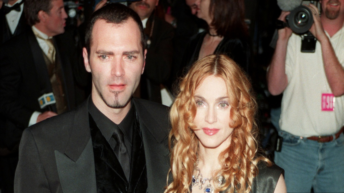 Друга смерть поспіль у родині Мадонни: за місяць померли двоє близьких родичів співачки