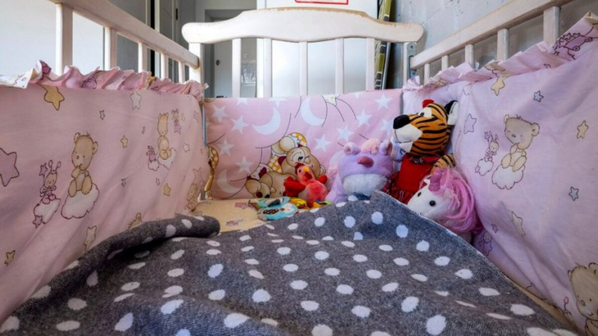 Інсталяція “Пусті ліжка” у Нью-Йорку нагадує про українських дітей — жертв депортації