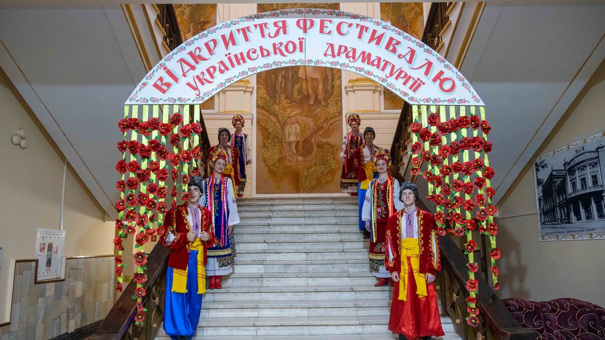 На Дніпропетровщині проходить театральний фестиваль української драматургії “ДНІПРО.ТЕАТР.UA”
