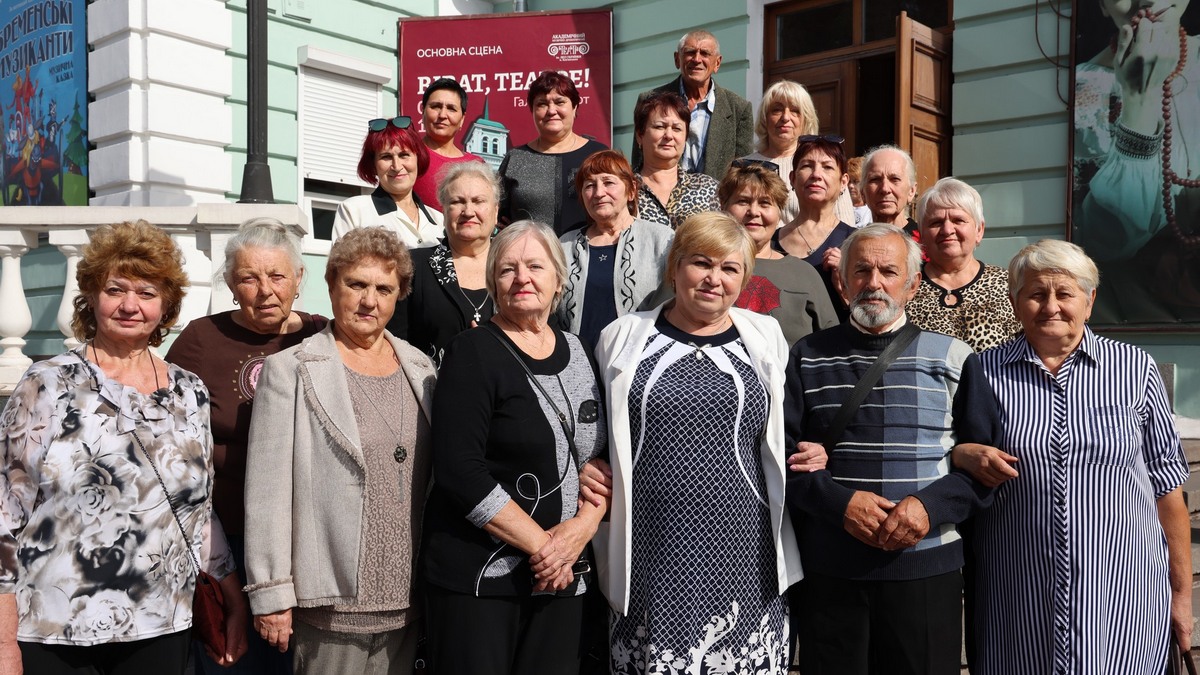 У театрі Кам’янського яскравим концертом привітали ветеранів Каметсталі