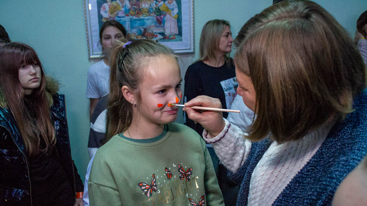 У художній школі Кам’янського започаткували нову красиву традицію (фото)