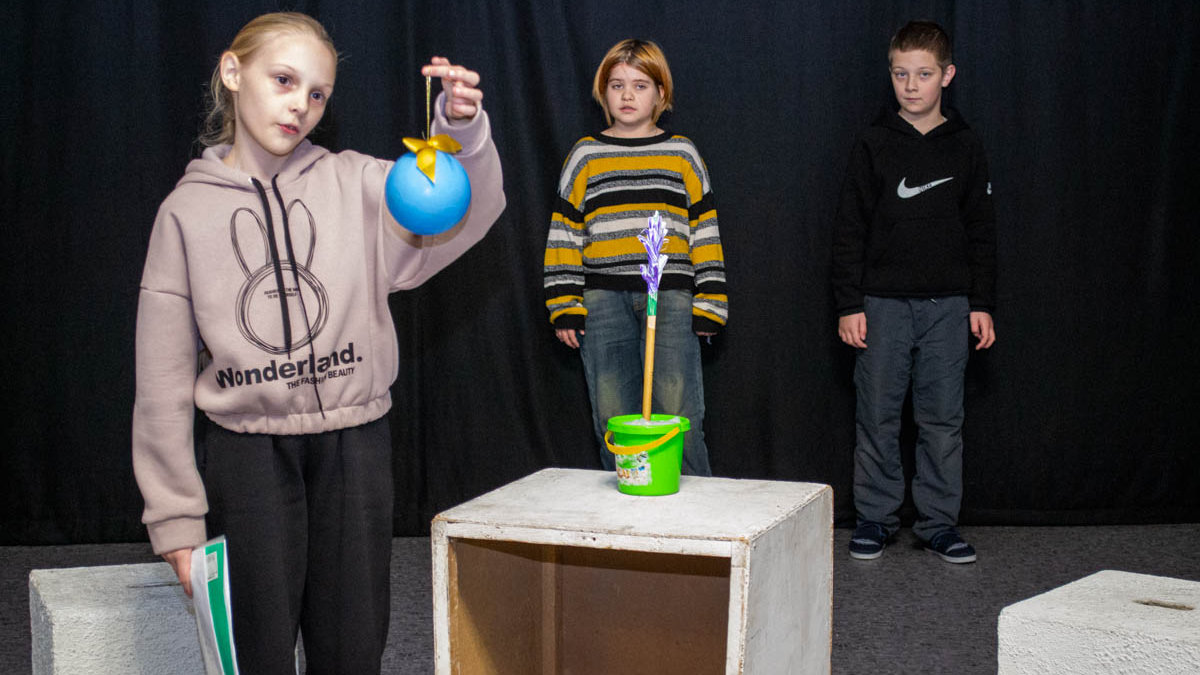 Так готують майбутніх майстрів сцени: у Театрі ім. Лесі Українки проходять заняття у театральній студії Творчої майстерні “Гармонія” (фото)