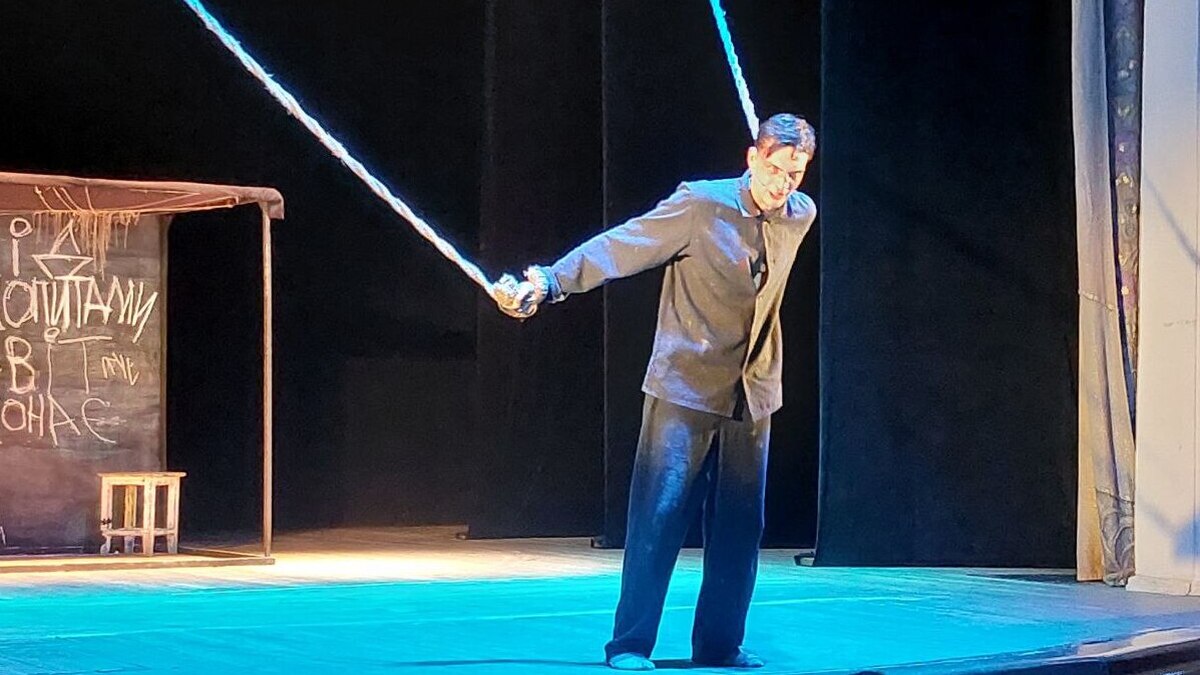 В Каменском показали моноспектакль «Живой» о жизни и борьбе Василия Стуса