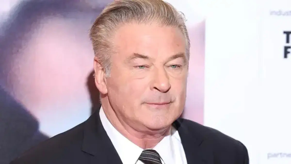 Алек Болдвін відмовився від гонорару за фільм “Іржа”, на зйомках якого загинула українка Гатчінс