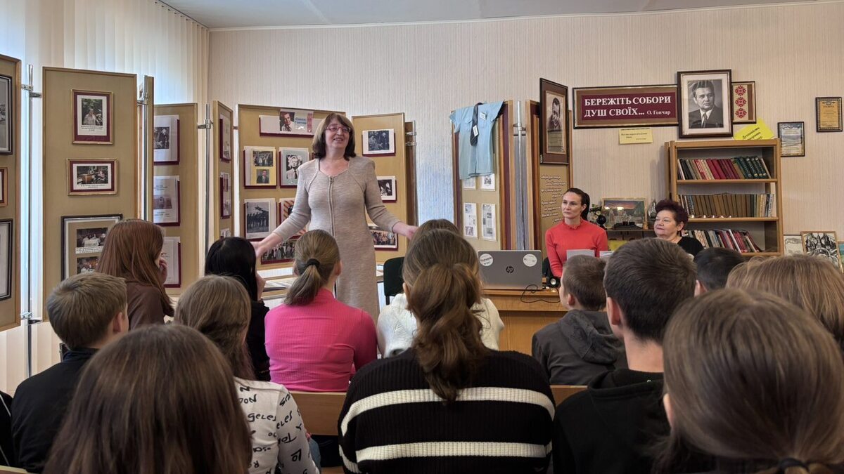 Ірина Іваськів з Кам’янського провела творчу зустріч з молоддю