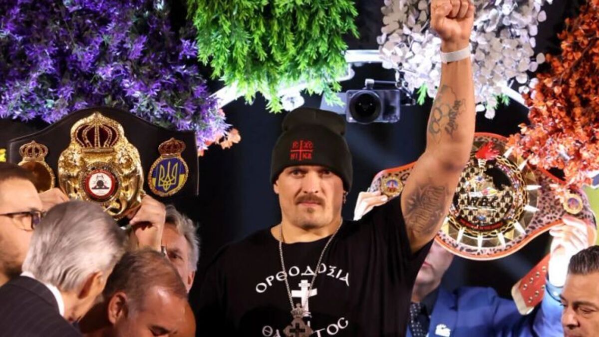 Олександр Усик готується до спільної пісні з Артемом Пивоваровим