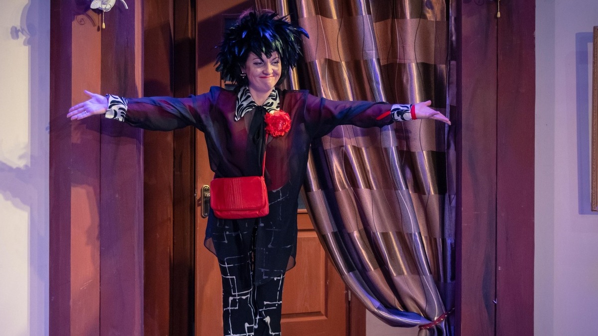 Театр Кам’янського оголосив розіграш квитків на виставу “Я ЙОГО ДРУЖИНА”