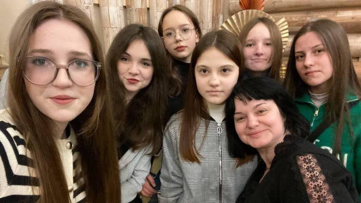 Ученики школы искусств Каменского посетили современный танцевальный спектакль