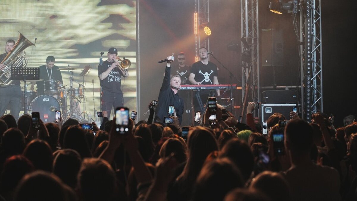 Жадан і Собаки” вирушили у волонтерський тур на підтримку військових