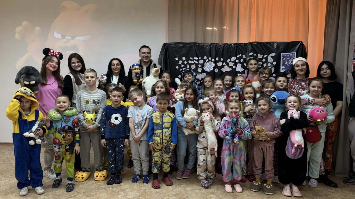 У Кам’янському діти виготовляли світильники на піжамній вечірці