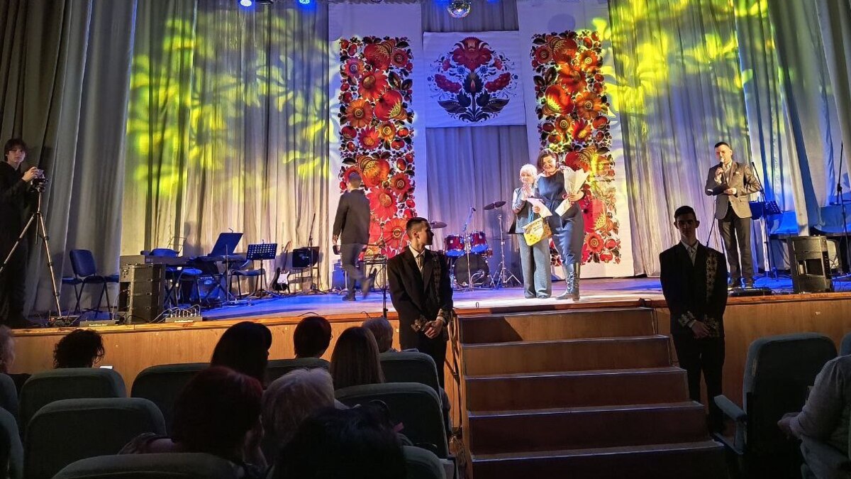 Викладачі школи мистецтв №5 отримали почесні грамоти за внесок у розвиток культури Кам’янського