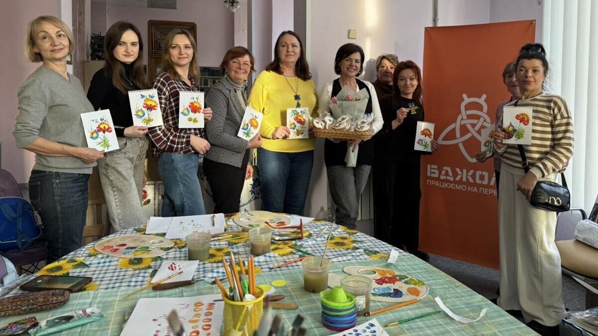 Мистецтво весни: у Кам’янському провели майстер-клас із петриківського розпису