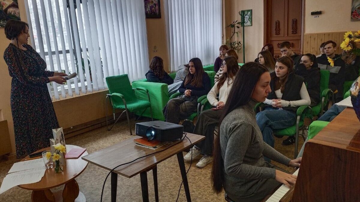 Вечер поэзии в библиотеке на Шевченко «Пісня тисячі голосів: українські сучасні поети»