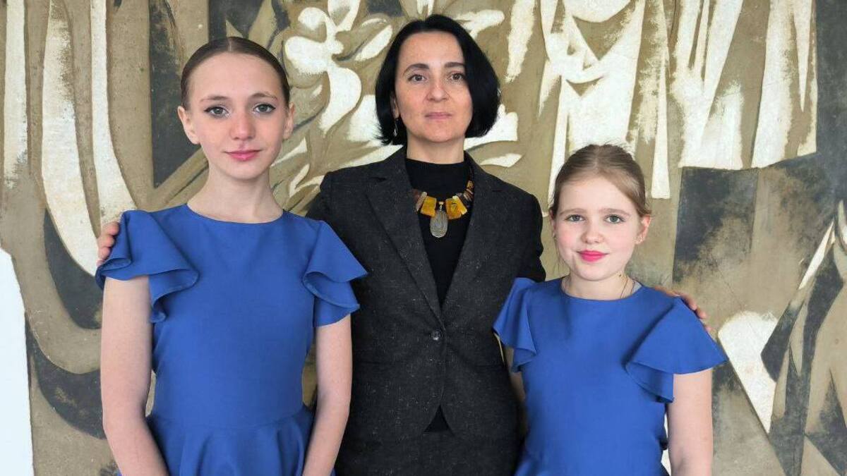 Юні вокалістки з Камʼянського вражають на міжнародному конкурсі “Ключ до успіху”