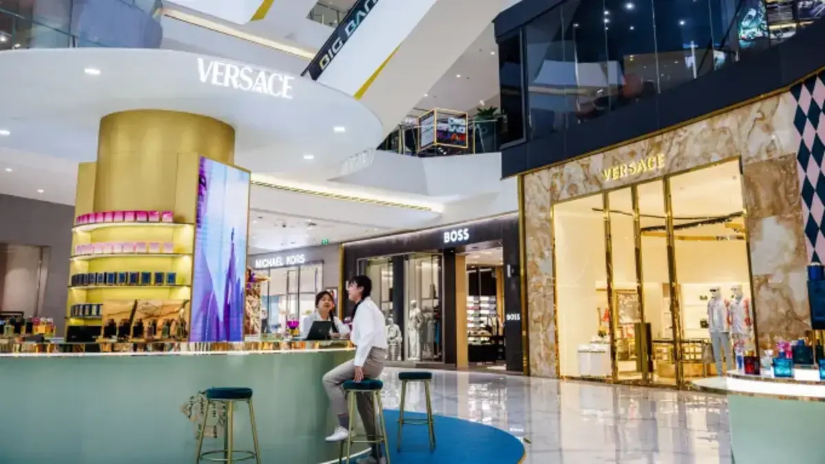 Prada придбає модний дім Versace за $1,38 млрд
