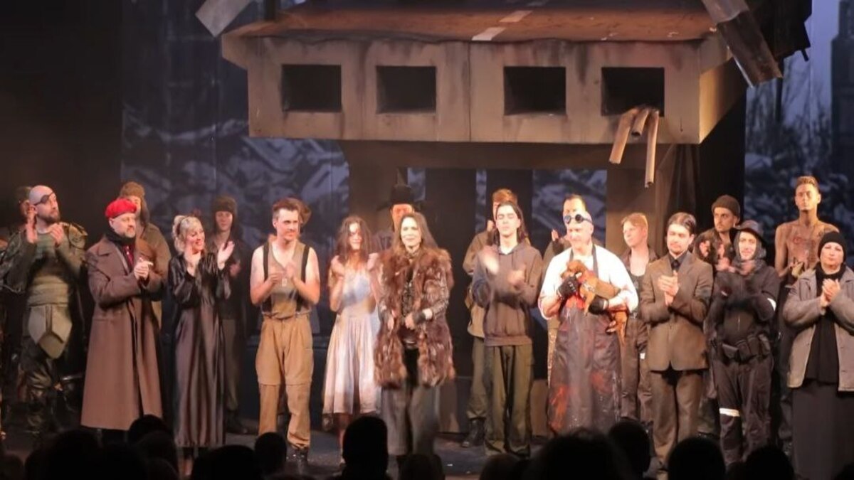 Театр ім. Лесі Українки представив глибоку прем’єру “Матінка Кураж та її діти”