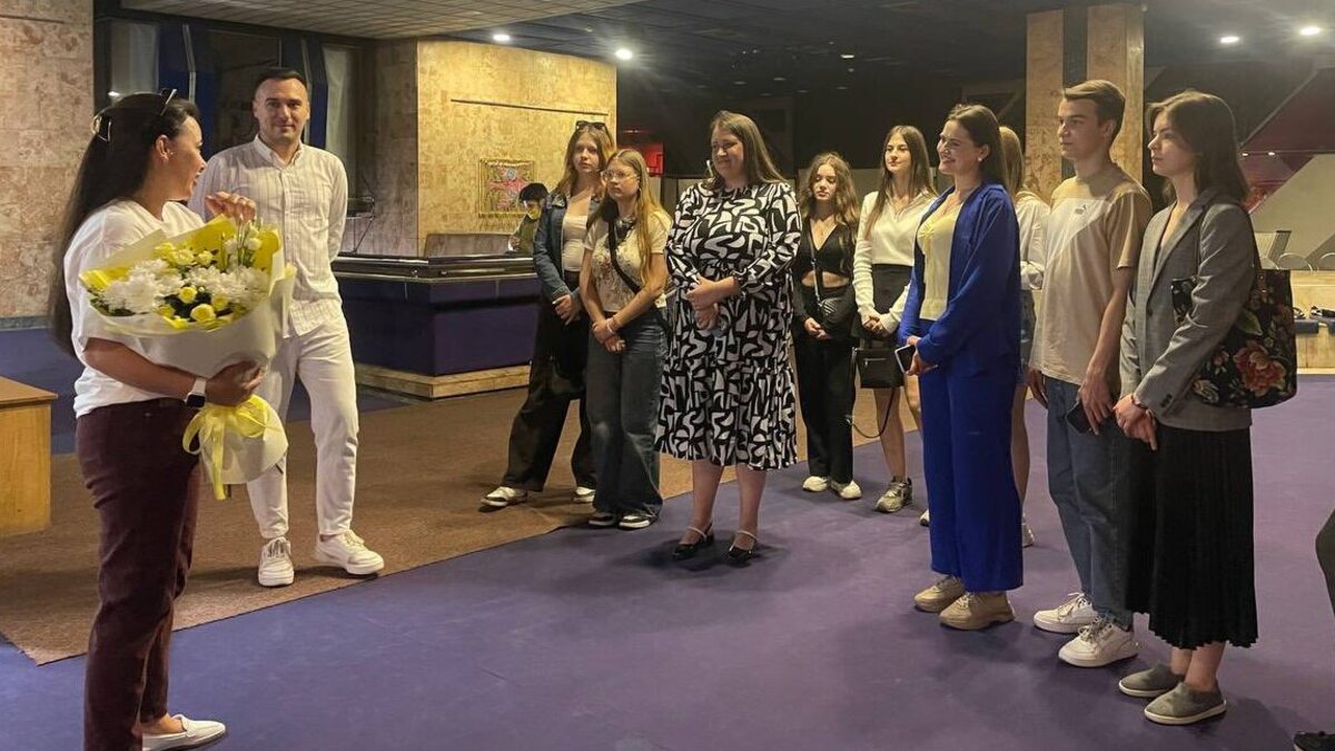 Молодіжна рада Кам’янського відвідала виставку Анастасії Сокол