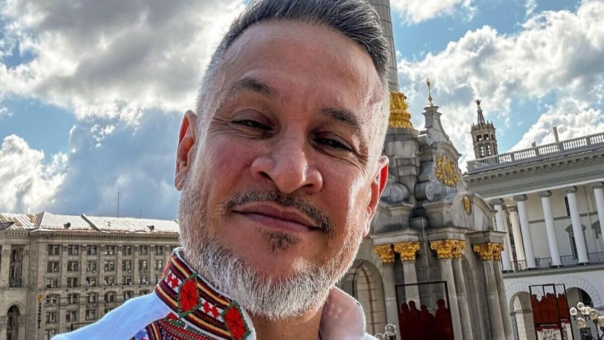 Ектор Хіменес-Браво у військовій формі: кулінар із серцем воїна