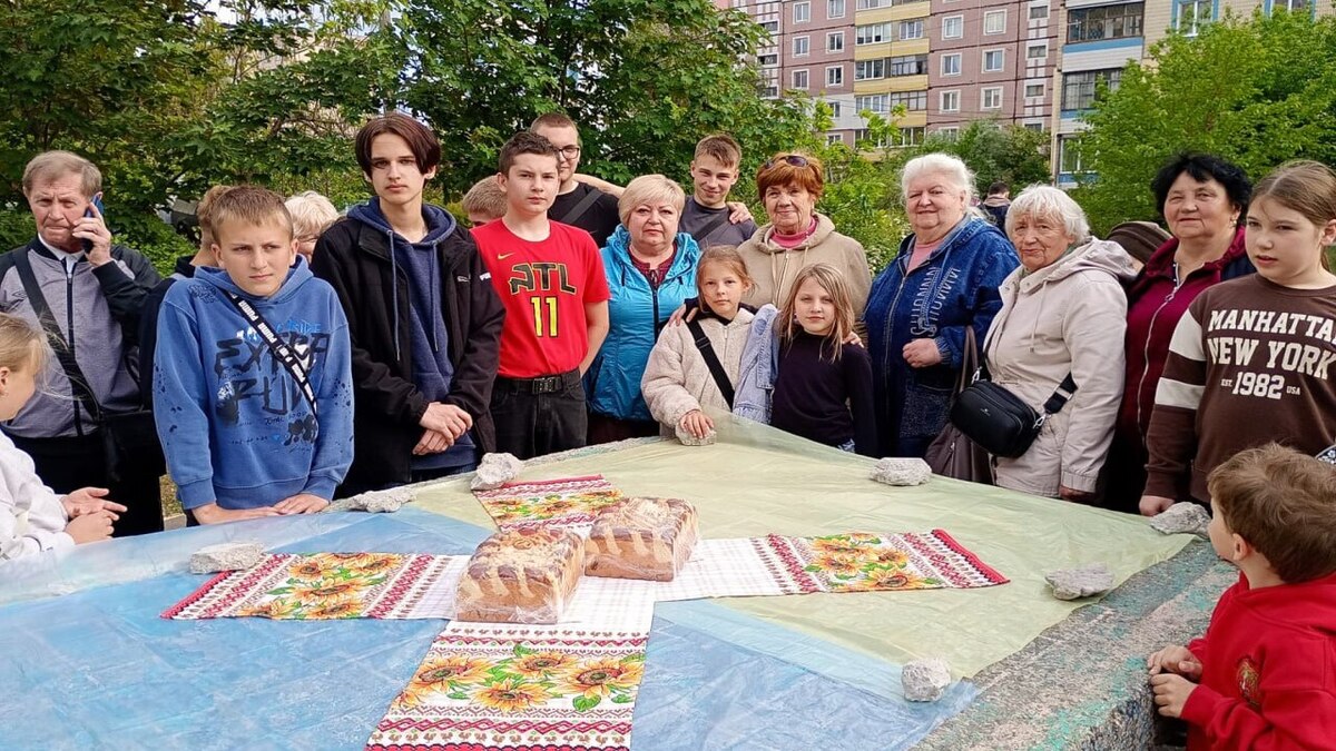 У Кам’янському громада поєднала благоустрій і свято вишиванки