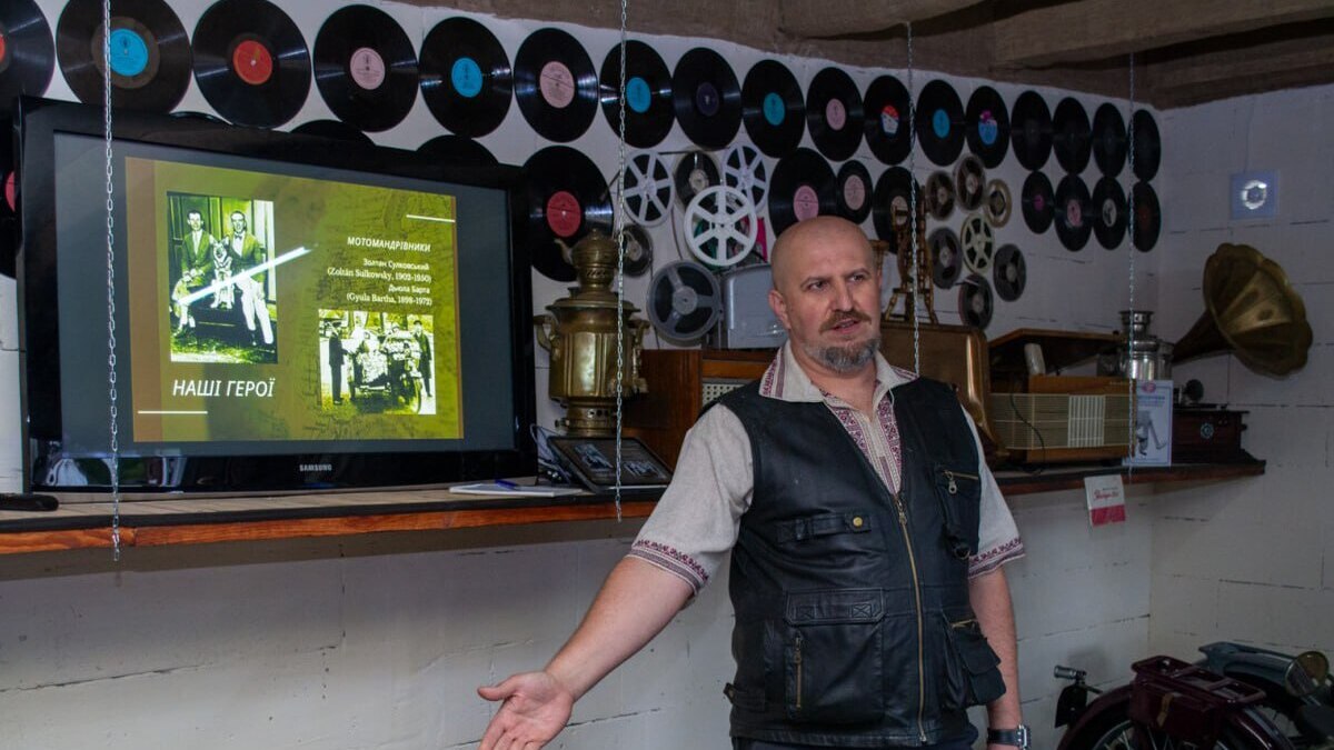 У Кам’янському презентували унікальну книгу про навколосвітню мандрівку мотоциклом