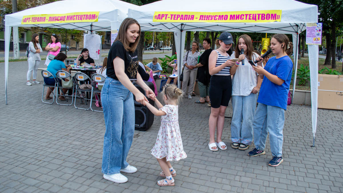 У Кам’янському знову стартує проєкт “АТР-терапія – лікуємо мистецтвом”: простір творчості та зцілення