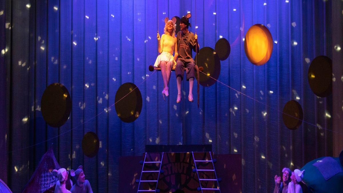 Театр ім. Лесі Українки подарував дітям свято